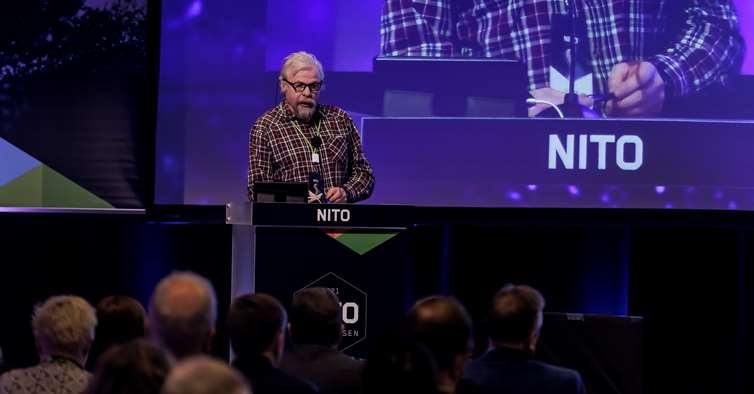 Tor Kværnø på talerstolen under NITOs kongress i 2021