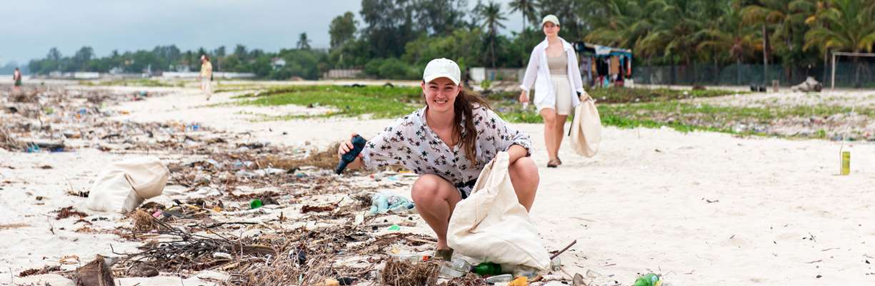 Søppel på strand i Tanzania