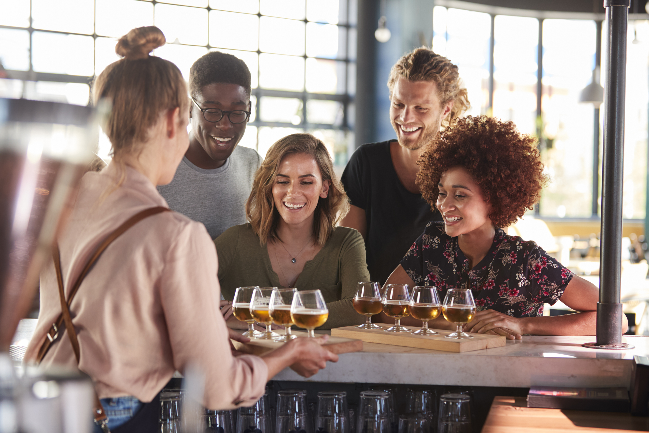 Friends having beer tasting Photo: Gettyimages