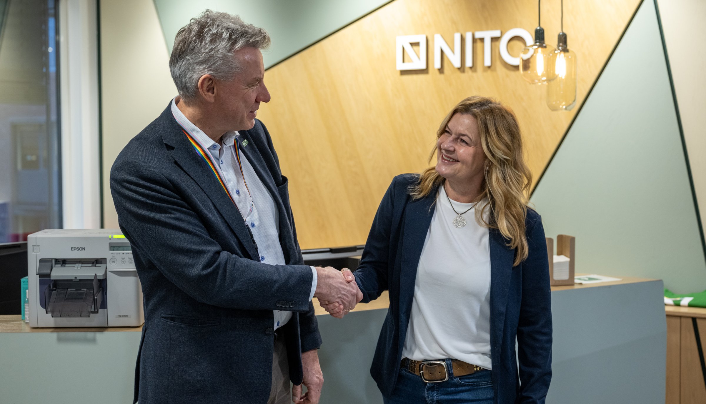 Bilde av generalsekretær i NITO, Egil Thompson og Marianne Nilsen Sturmair, generalsekretær i IUG.