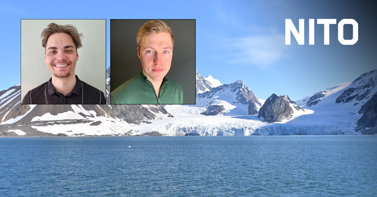 Øyvind Dahl og Morten Horn Kristiansen innfelt over fjell på Svalbard. 
