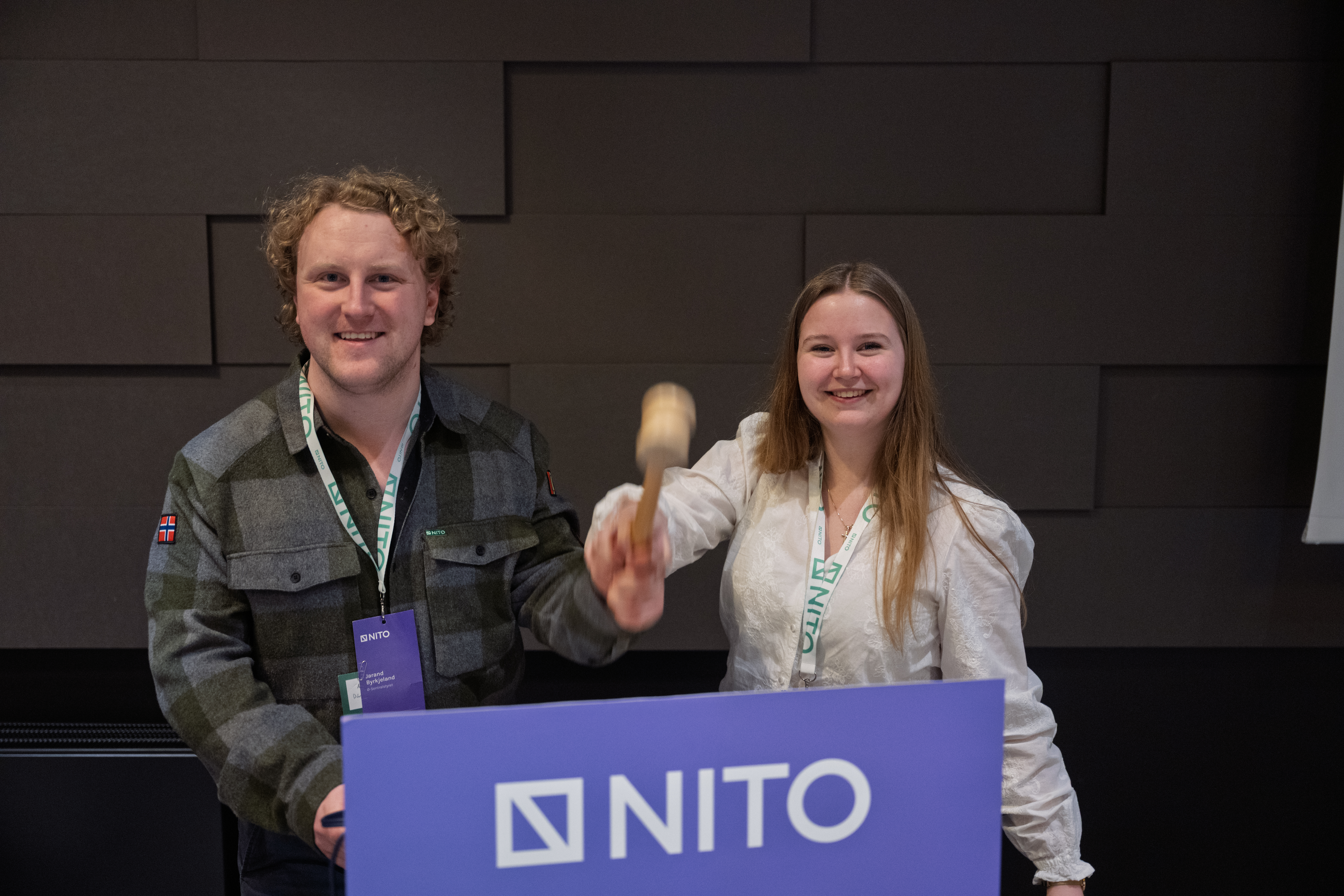 Ny og gammel leder i NITO Studentene.