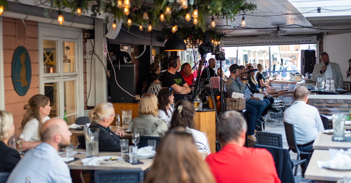 Debate at Madam Reiersen's, photo Eirik Scrøder