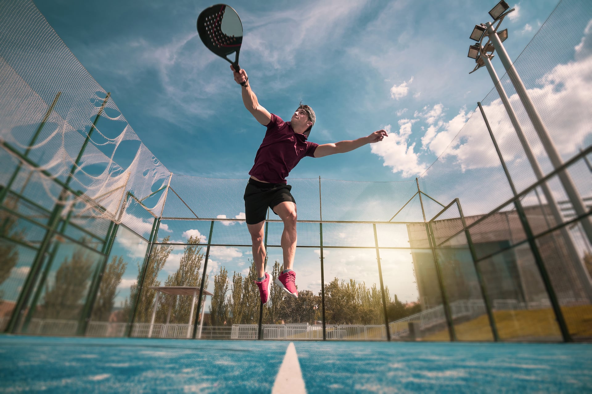Mann som spiller tennis Foto: GettyImages