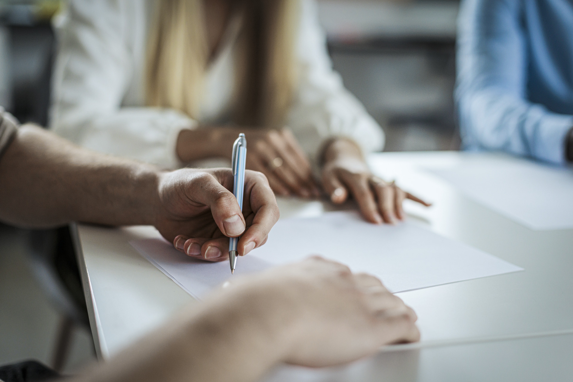 Document signing Photo: Gettyimages