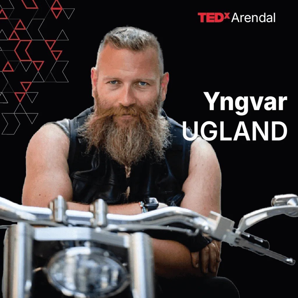 Yngvar Ugland sitter på motorsykkel, bildet er fra TEDx Arendal 2025