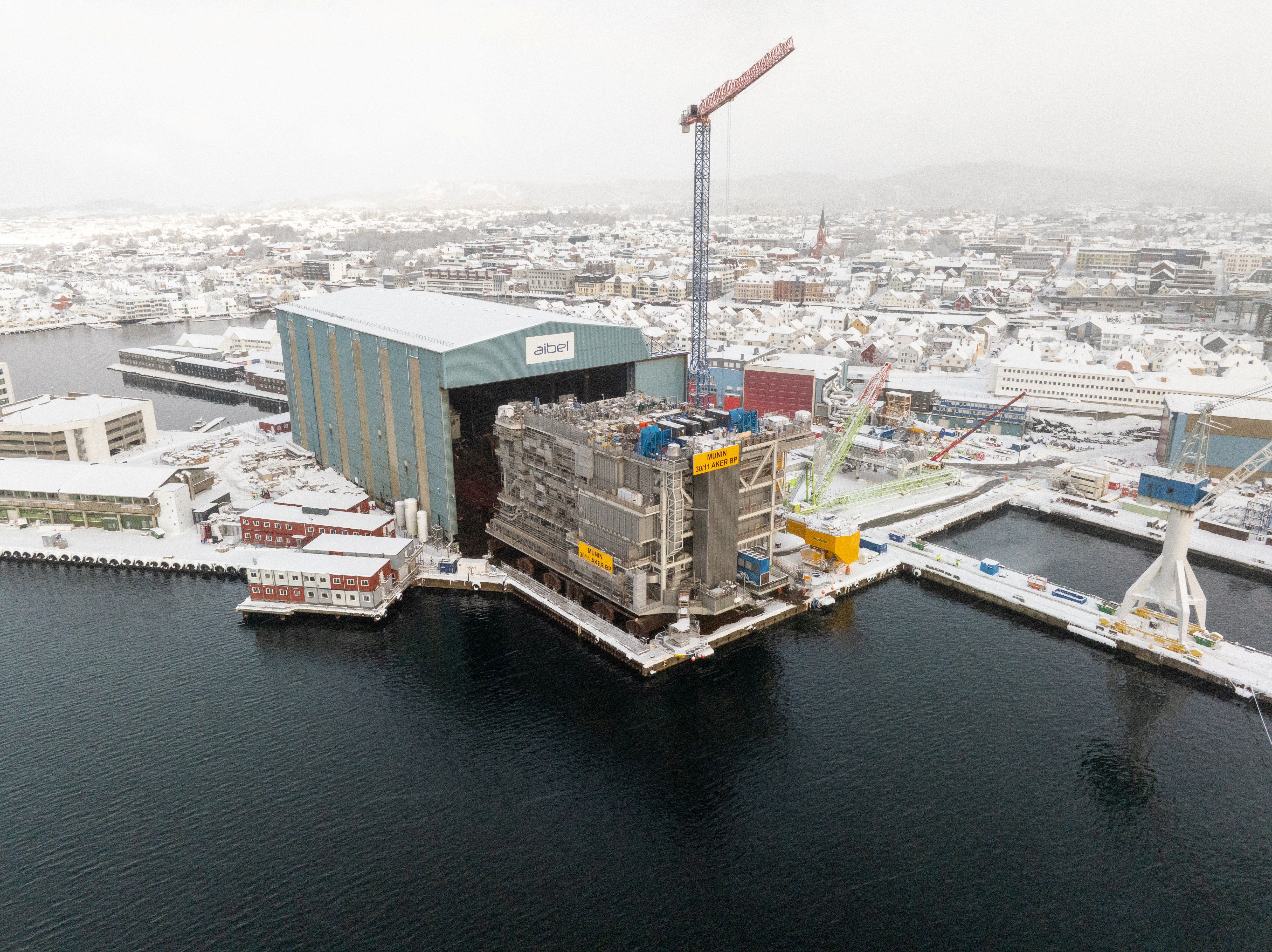 Bilde av Aibel sitt verftsområde og plattforma Munin.