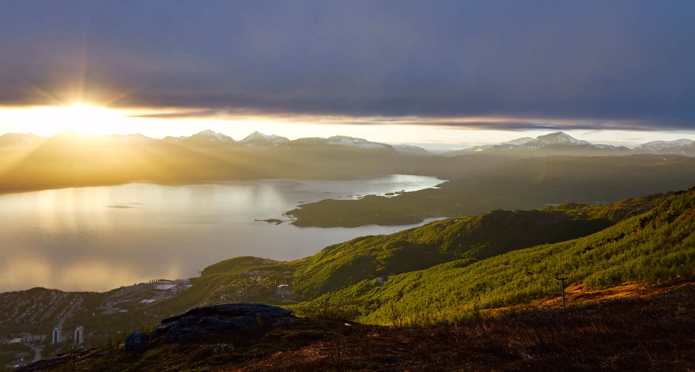 Midnight sun over Narvik. Photo: Getty Images, RUSM