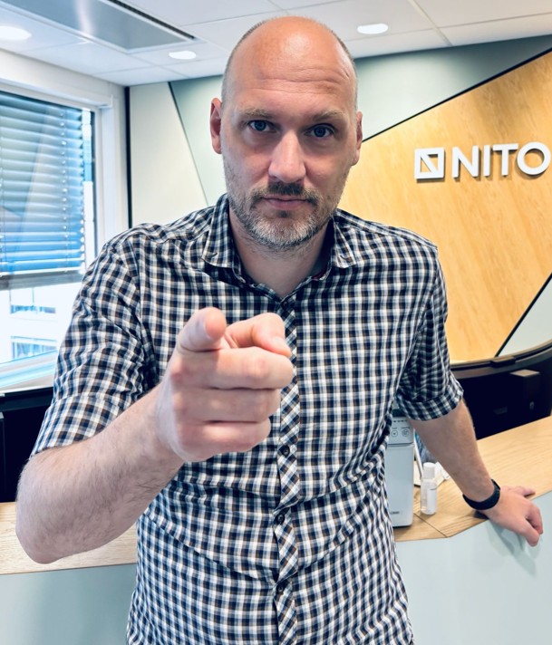 Andreas Moen peker mot deg