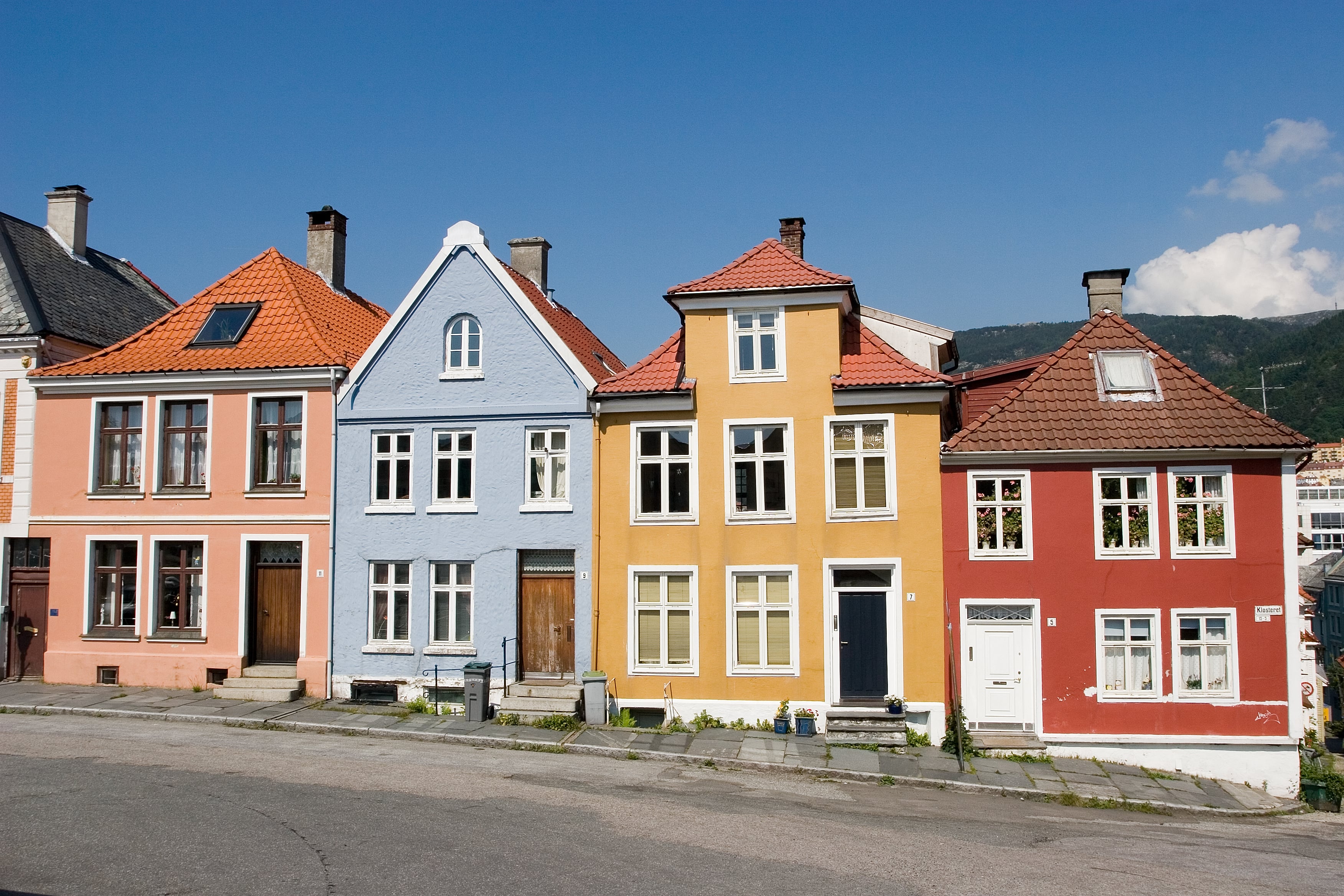 bilder av husrekke i Bergen