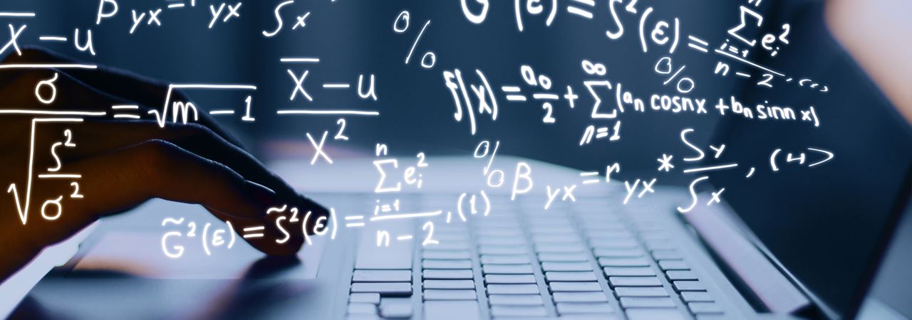 Laptop med overlappende matematiske kalkuleringer foto:GettyImages
