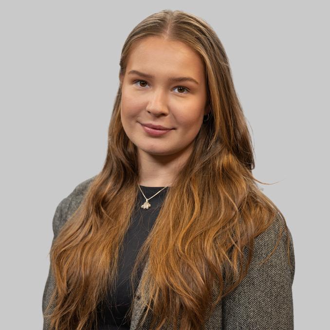 Bilde av kvinne med langt, brunt hår