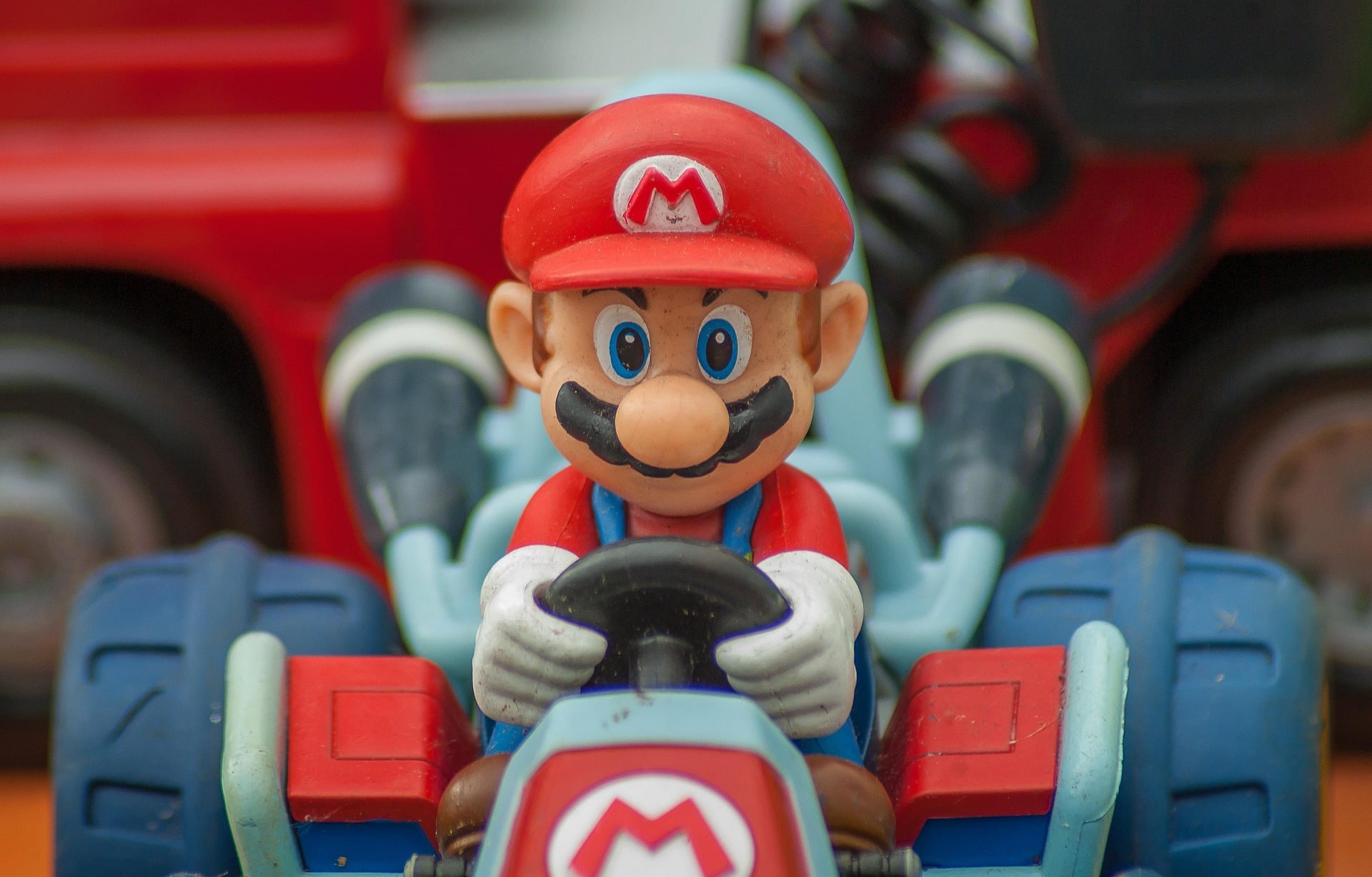 Bilde av Super-Mario som kjører racerbil. Foto: jackmac34/Pixabay
