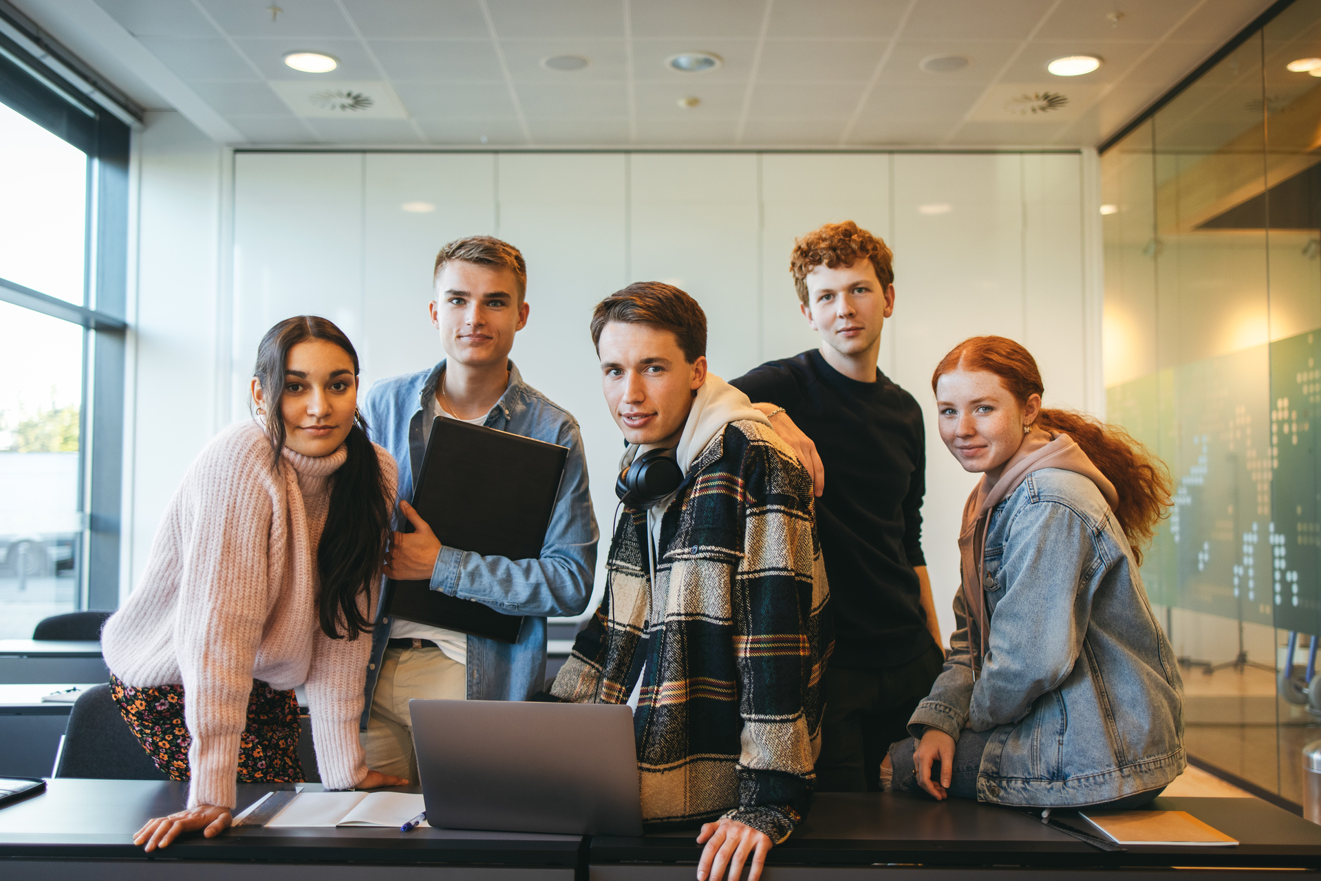 Høyskolestudenter i klasserommet